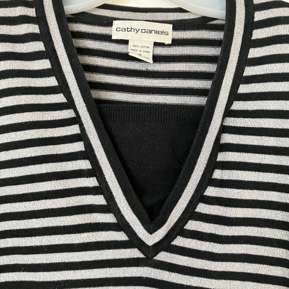 COPY - Black and White Striped Knit Top Size M - Picture 2 of 4